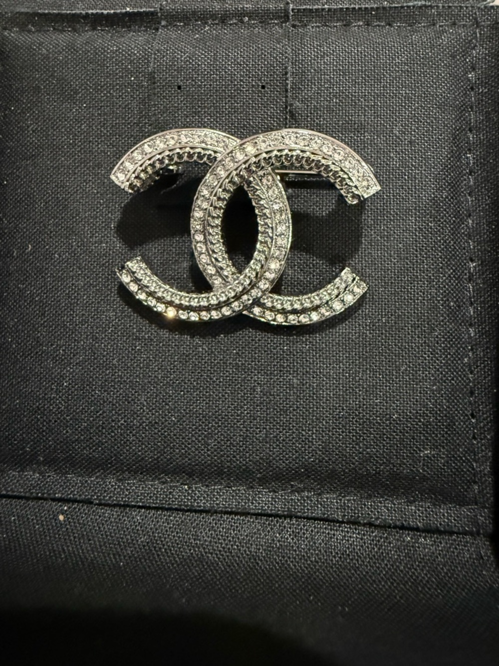 CHANEL Silver Crystal CC Logo Brooch - Picture 8 of 8